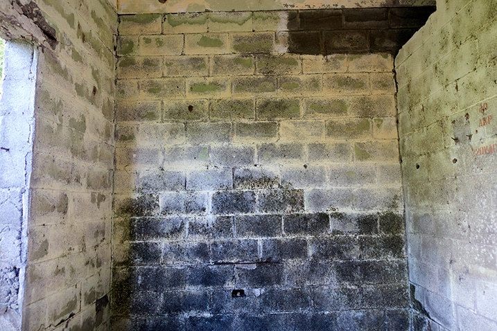 Cinderblock wall inside - door to left - PingBuCuoShan - 坪埔厝山
