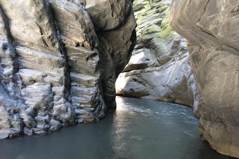 Water passage through high rock walls - Ghost Ax Canyon - 茂林多納鬼斧神工峽谷