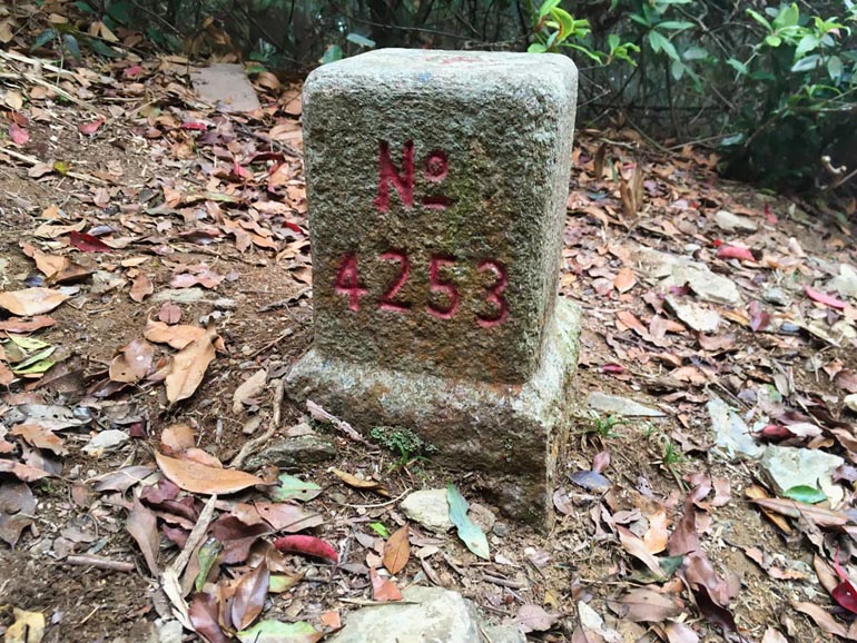 ShiKeJian 石可見山 Triangulation marker