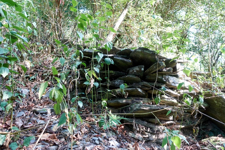 Rocks stacked for unknown purpose - ZuMuShan 足母山