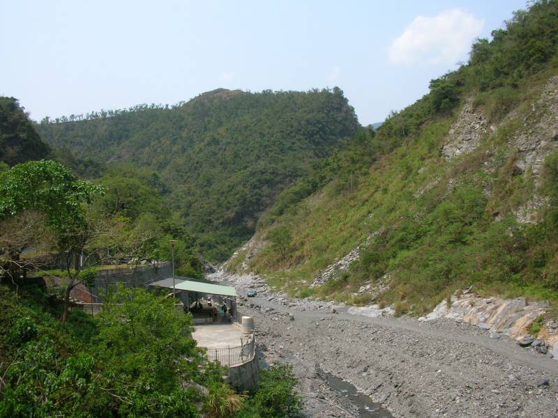 Duona hot springs before it was destroyed - riverbed - mountains - ZuMuShan 足母山