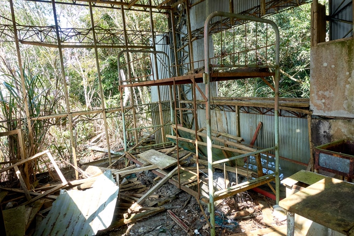 inside abandoned watchtower - destroyed inside - bunk bed frame - ZuMuShan 足母山