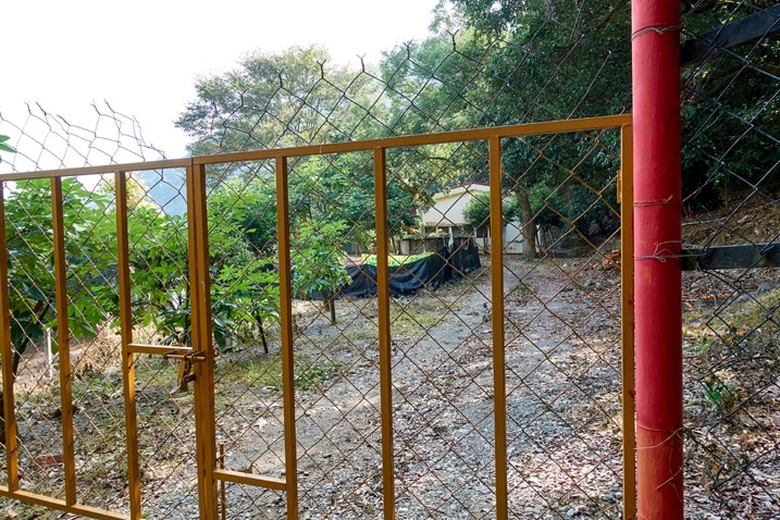 Fence prohibiting access to a house - WeiLiaoShan Hike – 尾寮山