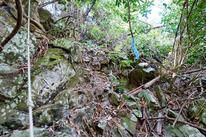 Rope and rocks going up a mountainside - WeiLiaoShan Hike – 尾寮山