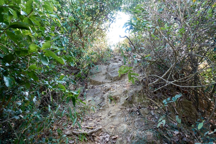 Rocky trail headed up to 金字圓山