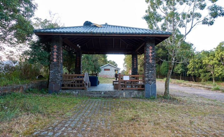 Small pavilion next to parking lot - 蕃里山 - FanLiShan