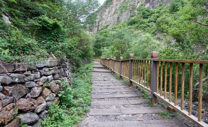 Path through mountains - railing on right side