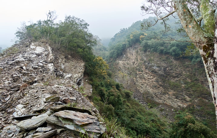 Rockslide on ridge - mountain in background - foggy