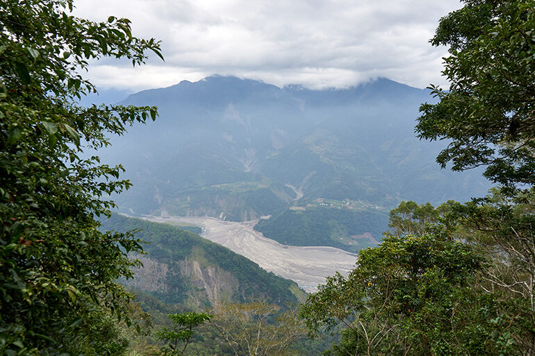 Mountains, river, overcast sky - 我丹山東峰 Wodanshan East Peak